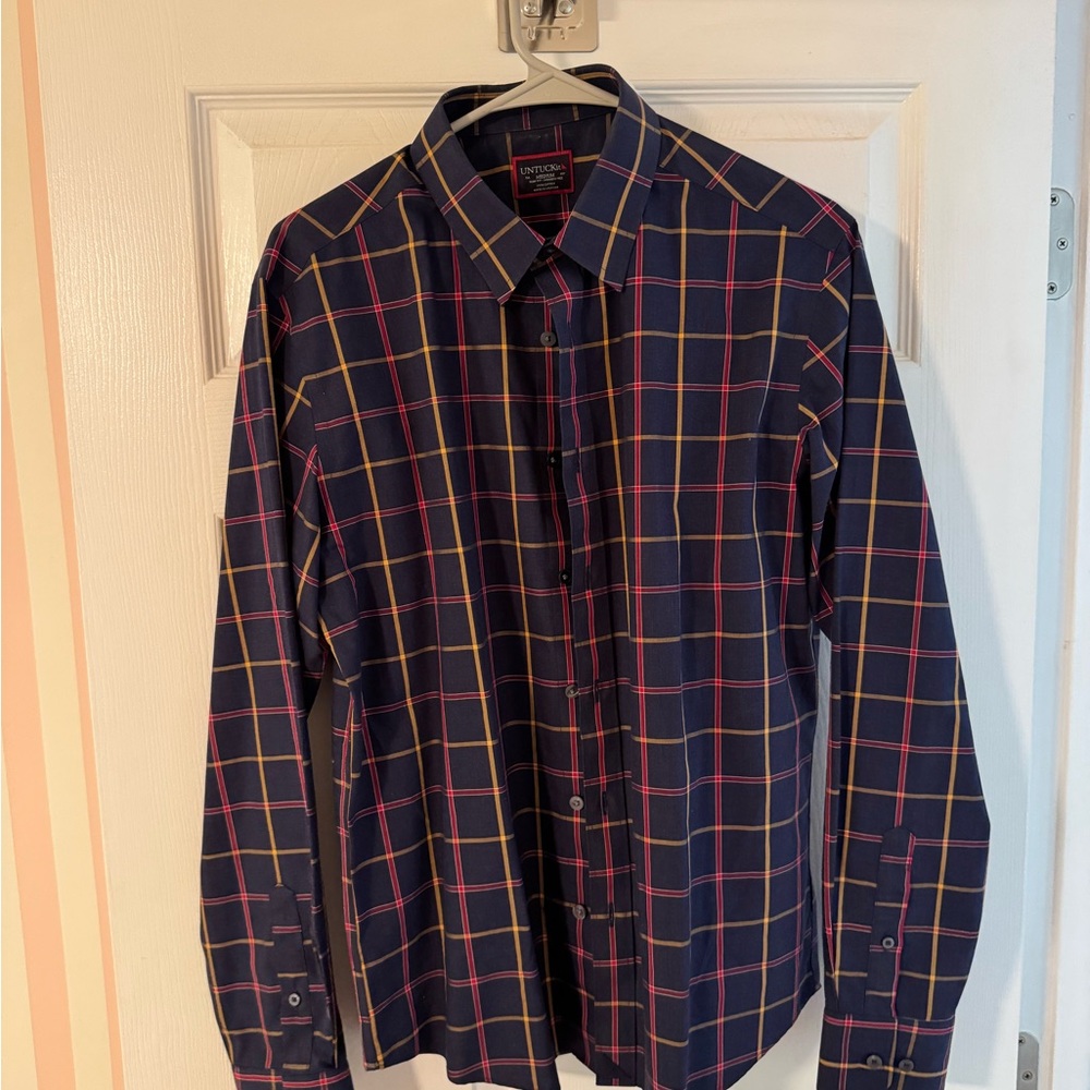 UNTUCKit Men’s Wrinkle Free shirt - Medium slim